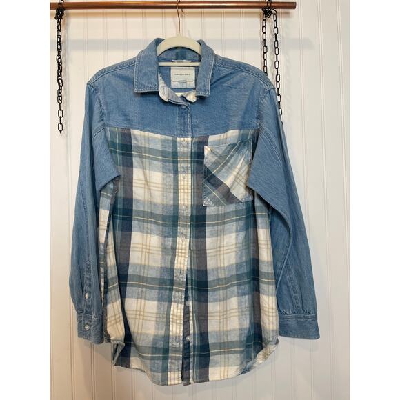 NWOT American Eagle Mix Denim Plaid Contrast Button Shirt Blue & Cream Size S - Picture 2 of 9